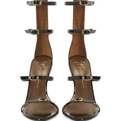 GISELLE BUCKLES 105
